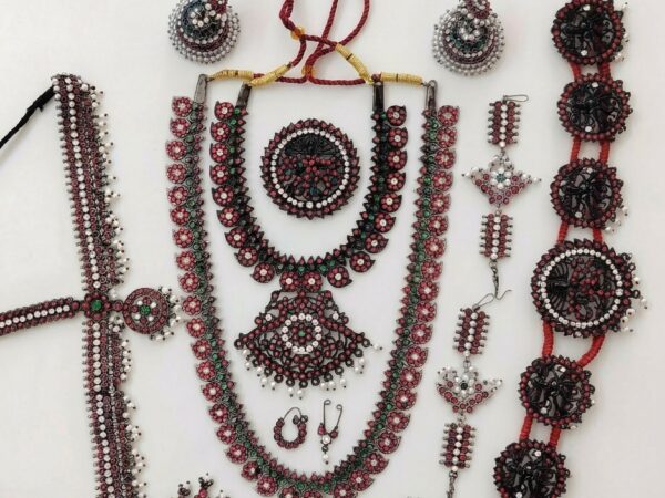 Black arak round set